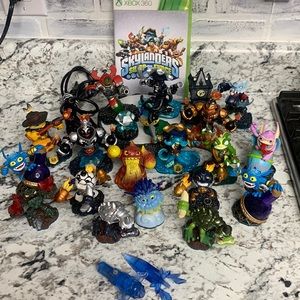 Skylanders Swap Force Xbox 360 Bundle Game Portal & figures
